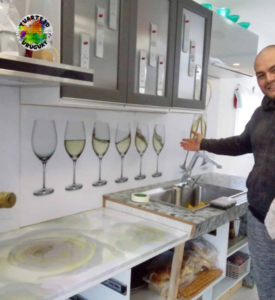 pared con resina epoxi tuarte3d cocina wine glass